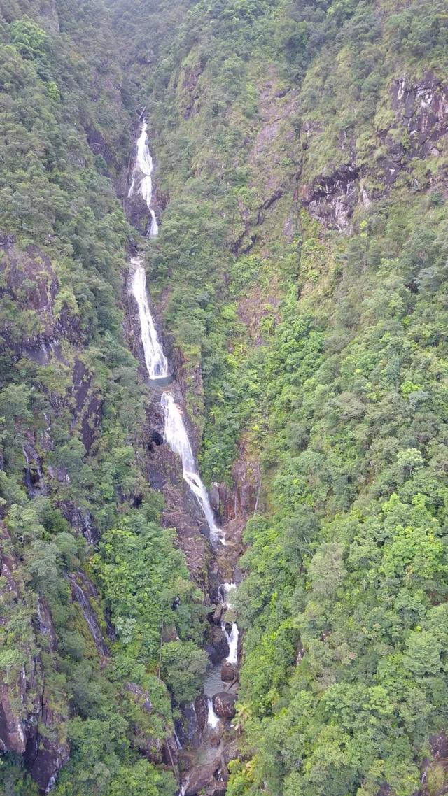 争议声中的民间救援：两位蓝天救援队员命陨白马山