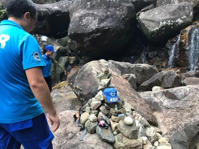 争议声中的民间救援：两位蓝天救援队员命陨白马山