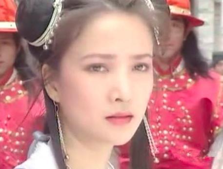 她是唯一演完四大名著的人，因太美在火车站被发掘，55岁依旧美艳