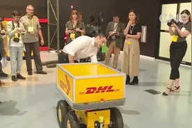 DHL在芝加哥设立创新中心研发物流新技术视频封面