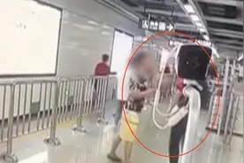 男子乘地铁竟将不明液体灌入安检员口中？警方：已行拘图片