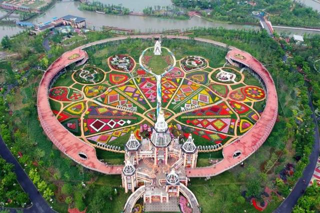 中秋小长假沪上公园热闹：古猗园夜景首次亮相、20位宝宝“轻功水上漂”