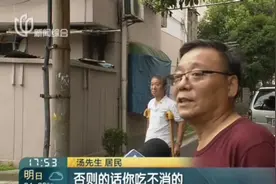 电蚊拍噼里啪啦响不停！小区蚊子“称大王”，老人乘凉吃不消了