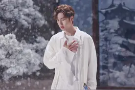 王一博被昔日搭档李沁“撩”，表情和反应似曾相识，钱枫一语道破图片