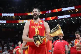 西班牙男篮夺冠荣誉而归！小加索尔同一年获NBA冠军和世界杯冠军视频封面
