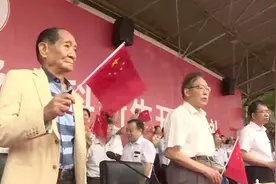 分享成功“秘诀”!袁隆平参加开学典礼，校园变“大型追星现场”视频封面