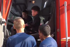 罕见病童梦想开消防车，消防员全队出动视频封面