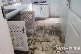 究竟是何原因？家中突然污水倒灌 住户苦不堪言图片