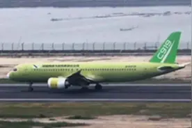 C919飞机104架机转场阎良  开展新阶段试验试飞任务视频封面
