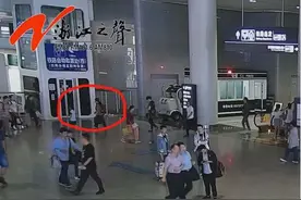 不写作业母慈子孝，一写作业鸡飞狗跳！奶奶看不下去了图片