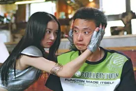 《魔幻手机》11年了，“傻妞”越来越美，男主换个发型就逆袭图片