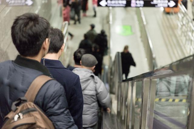 tube的医忧奥特曼大全集游戏（地铁味）