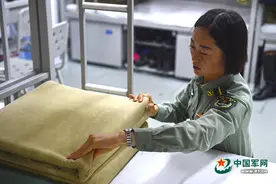 阅兵训练场，这是女兵方队的一天图片