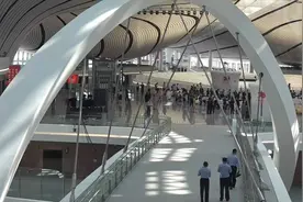 北京大兴国际机场通航丨看过来！五层有一处很特殊的设计视频封面