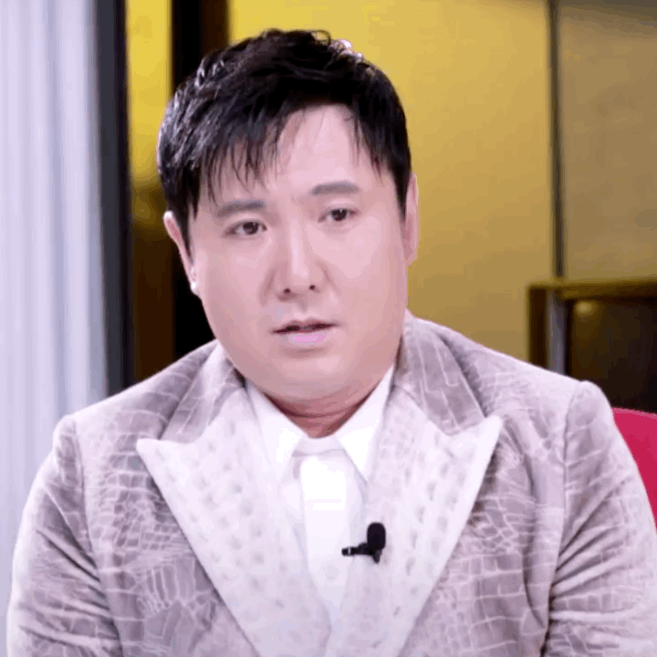 军艺两代校草同框，沈腾看到杨洋后表情失控，像极了看到爱豆的我