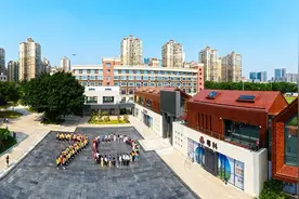 300余名创投人、青年创客千灯湖创投小镇“快闪”， 唱响《我和我的祖国》视频封面