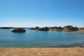 雅丹地貌——柴达木腹地的“水上魔鬼城”图片