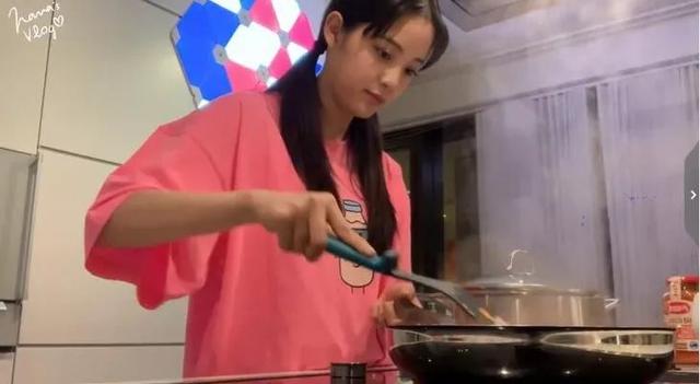 巨好玩 |“宅中贵族”欧阳娜娜女士的长假攻略，要8天