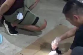 法治故事·雨夜行动｜防城港民警抓获两名毒贩，从嫌疑车辆空调格搜出毒品图片