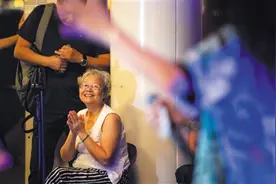 香港街头歌声里的爱与温柔图片