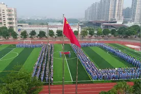 视频|快闪、巨型拼图……民众镇锦标学校3000师生迎国庆视频封面