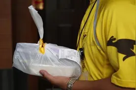 劳动者｜厨师转行外卖骑手，月入一万五视频封面