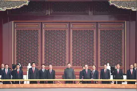 庆祝中华人民共和国成立70周年大会在京隆重举行 天安门广场举行盛大阅兵仪式和群众游行 习近平发表重要讲话并检阅受阅部队图片
