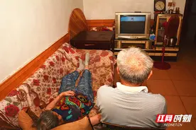 桂阳：79岁老人悉心照顾瘫痪老伴12载不离不弃图片