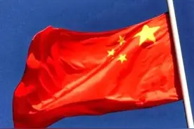五星红旗迎风飘扬 伟大祖国歌甜花香 —— 金昌市举行国庆升旗仪式图片