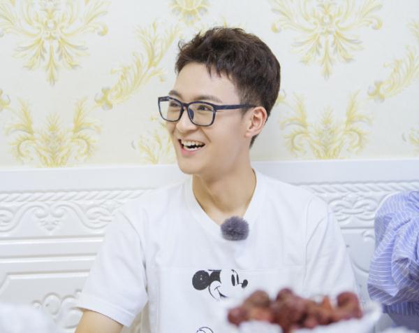 难怪吴刚的儿子那么眼熟，再刷一遍《亲爱的热爱的》，终于懂了