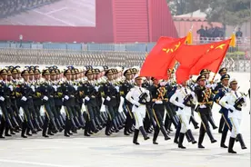 超震撼！《钢铁洪流进行曲》配大阅兵全程MV视频封面
