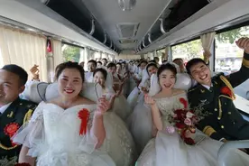 让爱绽放军营！与国同庆，开国大典红一师17对新人喜结良缘图片