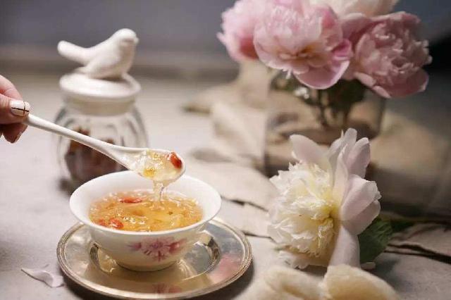 海参与燕窝哪个更抗衰老 2026年海参与燕窝哪个更抗衰老呢