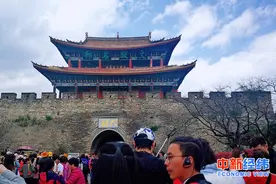 旅游圈直播间突围：带你云看戏、云夜游不用花钱图片