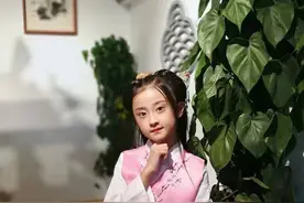 「国庆读诗」《出塞二首•其一》诵读：邓楠馨图片