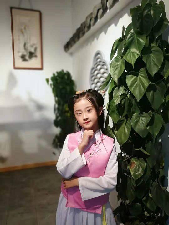 秦时明月汉时关万里长征人未还的原文（国庆读诗出塞二首其一诵读邓楠馨）