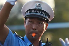 十字路口的坚守