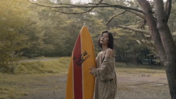 刘雯个人工作室曝光，仅沙发茶几要几十万？水晶玻璃墙耗时6个月