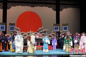 著名京剧表演艺术家朱世慧携爱徒福建献演《徐九经升官记》图片