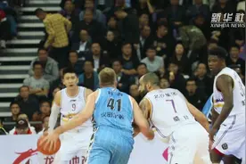 CBA季前赛：北京首钢队91:79战胜北京控股队视频封面