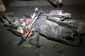挂车停路边未设标志，摩托追尾车手身亡视频封面