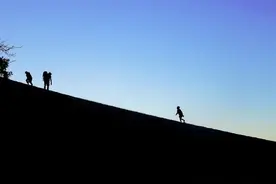 生命就像是一场徒步旅行，我们终将会迎来自己的人生风景图片