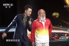 摩登老大爷年近八旬精神状态年轻似小伙，超强体力让杨帆自愧不如视频封面