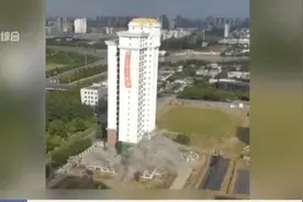 “432斤炸药、8秒”放倒83米高楼，昆山一宿舍楼成功爆破！视频封面