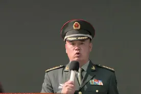 完成使命！退伍仪仗兵最后一次执行天安门升旗任务，告别军营视频封面
