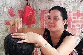 玉林街头拔白发30元/小时，90和00后也来体验！你敢拔吗？图片