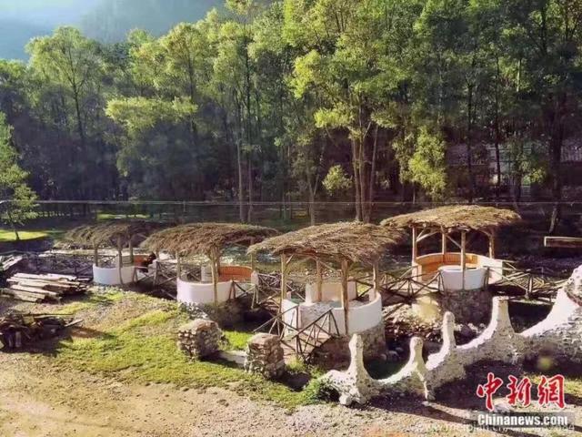 这对60后夫妻隐居山林16年，过着人们最“向往的生活”