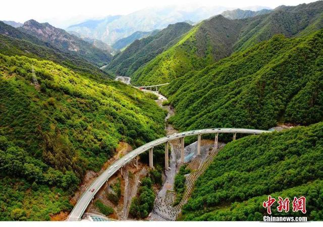 这对60后夫妻隐居山林16年，过着人们最“向往的生活”