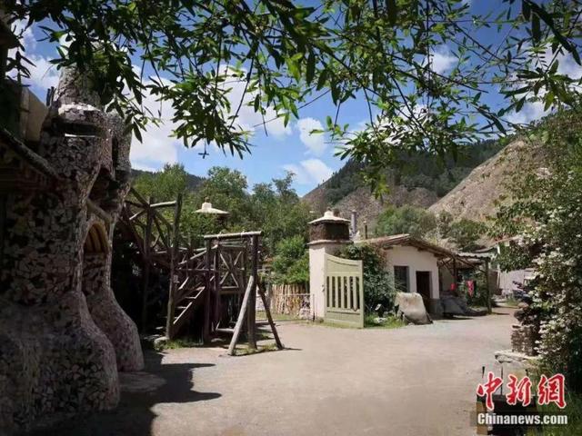 这对60后夫妻隐居山林16年，过着人们最“向往的生活”
