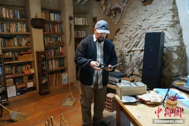 这对60后夫妻隐居山林16年，过着人们最“向往的生活”